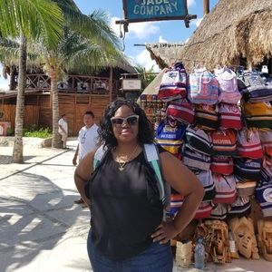 Meet your Posher, Laquinthia